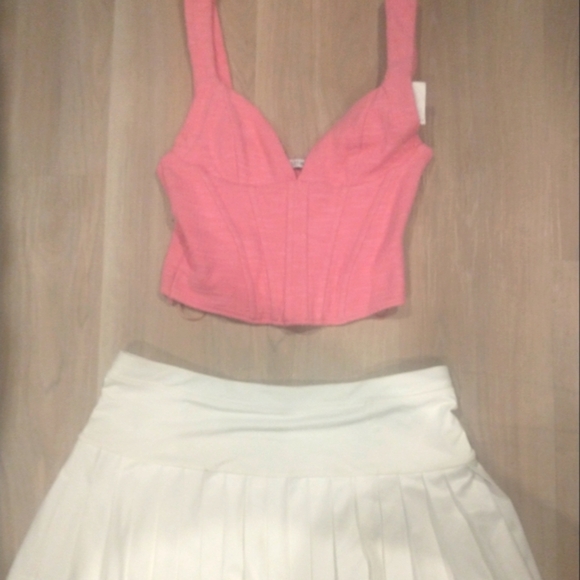 Sexy‎ cute cropped Short sleeveless sexy top ( skirt available different ad) - Picture 1 of 6
